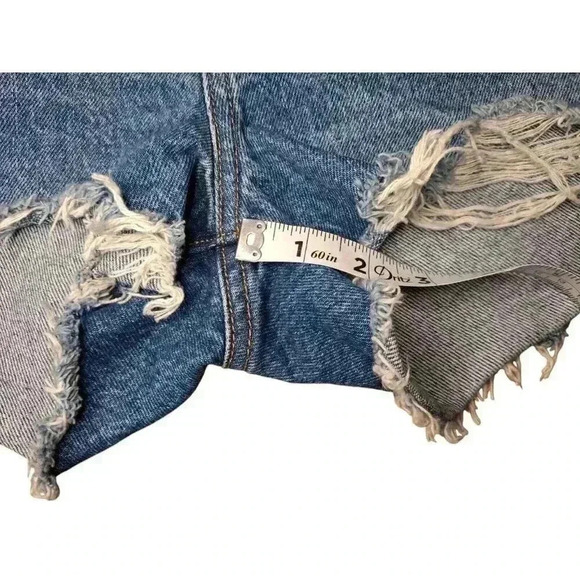 Levis Premium 501 Jean Shorts Denim Women Big 28 Cut offs Measures 30 - Picture 3 of 10